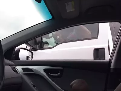 הבלונדינית מממשת תשוקה סודית למין לסבי עם גברת-פסיכולוגית סרטים לצפייה ישירה סק ג'ינג'ית.