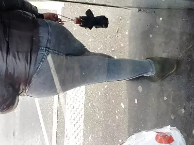 בלונדיניות לוהטות נותנות מציצה בגרון לבן זוג מושך. סרטים לצפייה ישירה פורנו