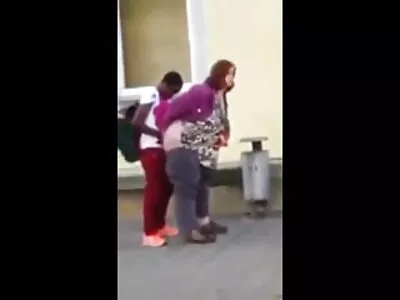 גברת בגרביים לבנים מזיין את אהובה ובולע סרט ארוטי חינם ​​זרע.