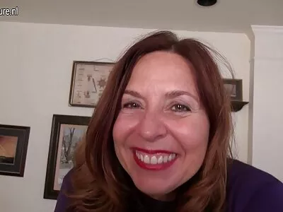 יפהפיות בלונדיניות בתנוחת סרטן עוברת את הליהוק ומחליפה חור עסיסי לנרתיק. סרטי סקס באורך מלא חינם