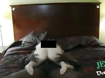 לסבית אחת מזיין את היפהפייה סרט פורנו חינם השנייה עם רצועת גומי בכוס.