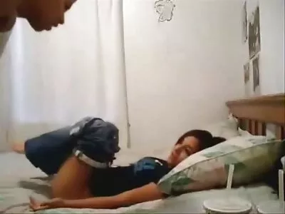 חברות סרטים ארוטים לצפיה ישירה לסביות מנסות סקס קבוצתי עם בחור.