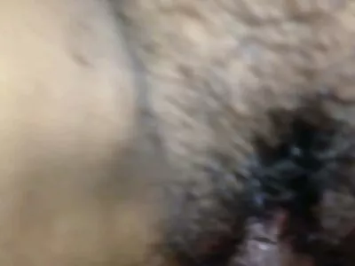 בחורה עם ישבן אלסטי סרט כחול חינם זורמת מזיון אנאלי נלהב.