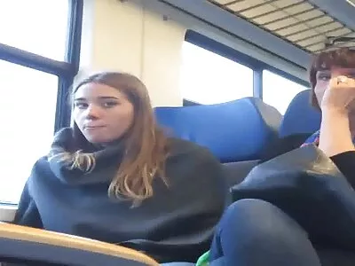אמא עם ציצים גדולים לימדה שיעור מין סרטים פונוגרפים בחינם לתלמיד צעיר.