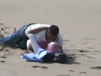 אחות דוגי סטייל באימון זחילה עם סדק עמוק על איבר מינו סרטי סקס מלא חינם המגולח של המאמן.