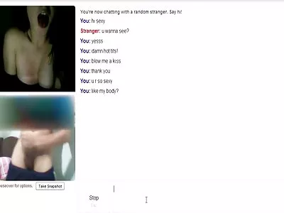 הנערה הצעירה לא סירבה לכושי סרטי פורנו לצפייה ישירה במין ופזרה את רגליה לנרתיק.