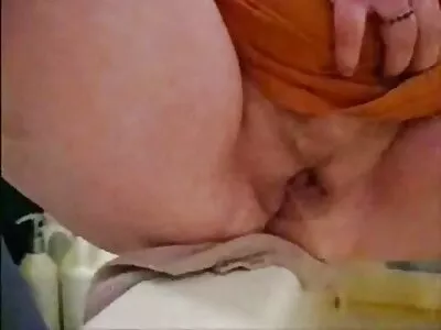 הבלרינה פרשה את רגליה סרטי אורגיה חינם והכניסה את הזין לתוך הכוס הרטוב שלה.