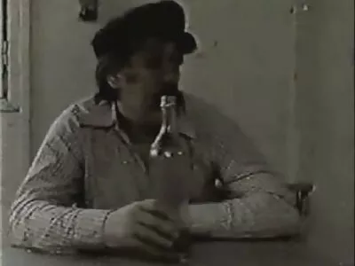 הברונטית התיישבה עם הכוס שלה על פניו של הבחור, בעוד האישה סרט ארוטי חינם בהירת השיער קפצה עם הכוס שלה על איבר מינו.