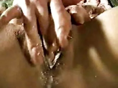 נערת הקרופייר סרטים פונוגרפים בחינם מזדיינת עם שני לקוחות בכל החורים כשהיא משחקת בקזינו.