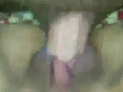 בחורה בוגרת ארגנה סקס קבוצתי עם החבר'ה השכנים. סרט ארוטי חינם