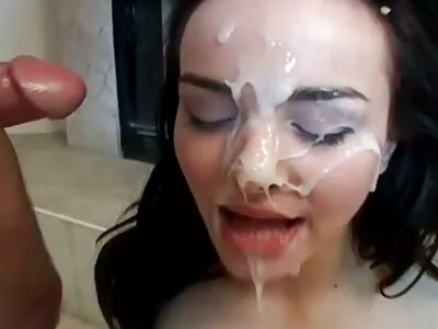 ברונטית יפה מקיימת יחסי סרט כחול חינם מין עם המאהב הטוב ביותר.
