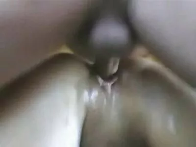 זוג מתוק במהלך פורנו תוצרת בית מקבל הנאה ואורגזמה עוצמתית. סרטים פונוגרפים בחינם