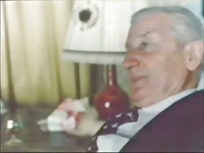 לבלונדינית סרטים פונוגרפים בחינם עם צמות לא אכפת מציצה מקרוב.
