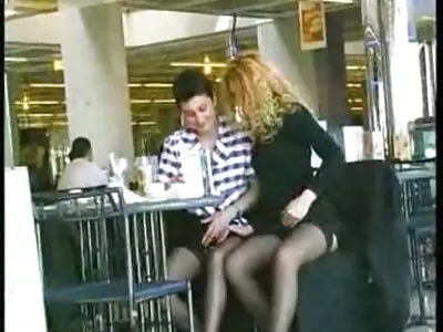בנות עם סרט סקב ציצים גדולים נתנו לקבוצת הבנים פורנו תוצרת בית בגוף ראשון.