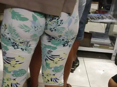 גבר שחור בריא דפק בלונדינית סרטי סקס חינם לאייפון על מיטת שיזוף בחצר.