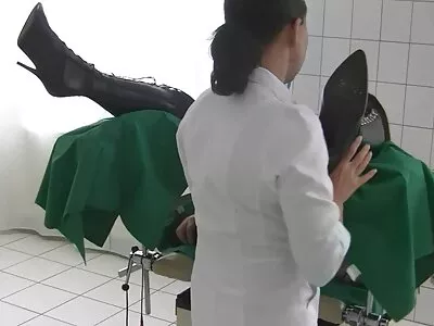 הבחור סרט חינם סקס קרע את החברה הרוסייה ללא גומייה במהלך התיקון.