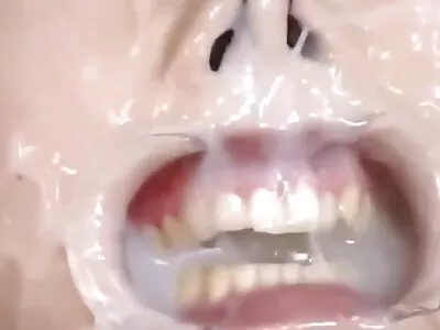 הבחור משמח את סרטי פורנו לצפייה חינם המאהבת הרזה של הדירה בגרביים שחורות.