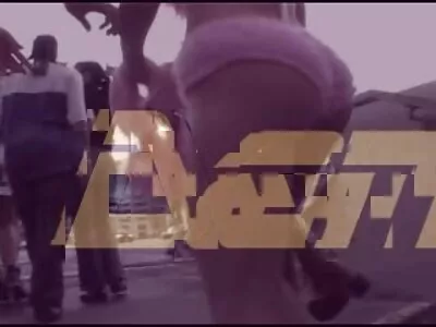 מציצה בלונדינית בסגנון כלבלב ואורגזמה סרט אירוטי עדין ממין עם ברונטית.