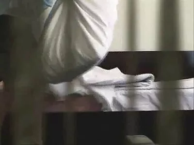 ברונטית עם סרט אירוטי באורך מלא חזה גדול מבקרת חבר לסקס.