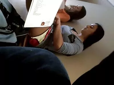 ברונטית עם סרט ארוטי מלא כוס שעיר נותנת מציצה וקופצת על זין ענק.