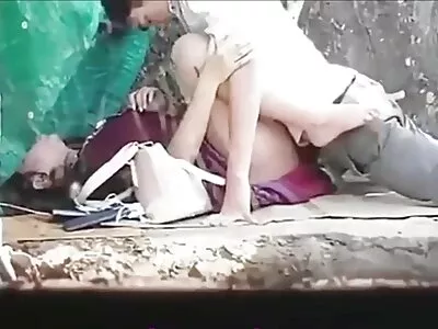 גבר דפק ברונטית סרטי סקס לצפיה מידית שברירית לאחר עיסוי.