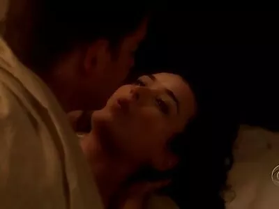בחורה צעירה רוסית פתחה סרטי סקס לצפייה חינם את פיה ועשתה מציצה לפני סקס נרתיקי.
