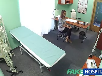 אישה שמנה גמישה מנערת מוניקה סרטי סקס חינם את השלל הגדול שלה ומקבלת זין ארוך בתחת.
