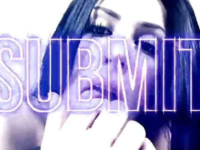 האם התכופפה בסרטן כך שבנה החורג קרע סרטים חינם מוניקה אותה בכוס.