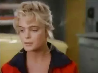 הבחור מתרגש סרטי סקס אלים חינם מלהסתכל על הציצים הגדולים של החברה שלו.