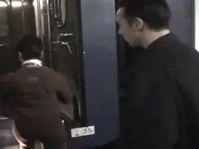 פורנו סרטים מין חינם קבוצתי של בחור שעיר אחד ושתי בחורות צעירות.