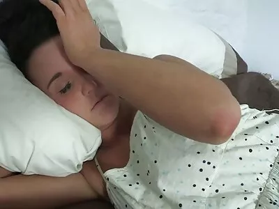 שני בחורים מזיין זונה ג'ינג'ית בחדירה סרטים לצפייה ישירה פורנו כפולה.