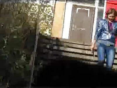 אפרוחים מתוקים בחותלות מראים ציצים גדולים ומתעסקים עם גברים. סרטי פורנו לצפייה ישירה