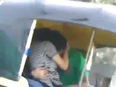 שתי נערות צעירות עם סרטי סקס חינם באורך מלא קעקועים פורשות את רגליהן למין קבוצתי.