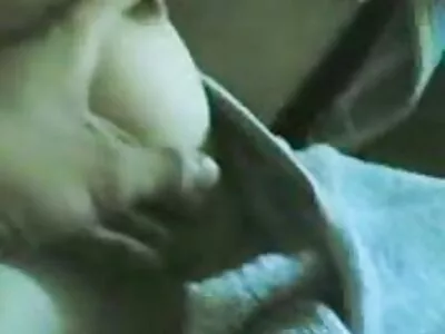 כלבה בוגרת גרמה לחברתה ללקק את סרט מין חינם הכוס.