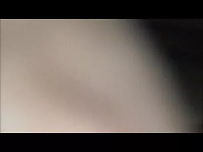 מחדירה סרט סקסלי כפולה, הבלונדינית הדקה גמרה פעמים רבות ונרגעה.