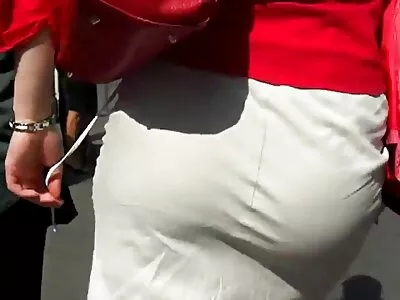 בחורה רוסייה מוכנה לינוק לזיין אחרי סרטים אירוטים חינם כוס שמפניה.